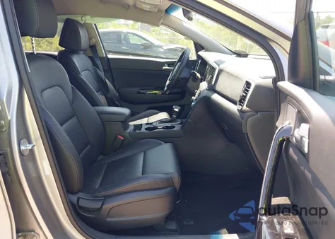 2021 Kia Sportage Ex z USA, uszkodzony, nr VIN KNDPNCAC9M7896788